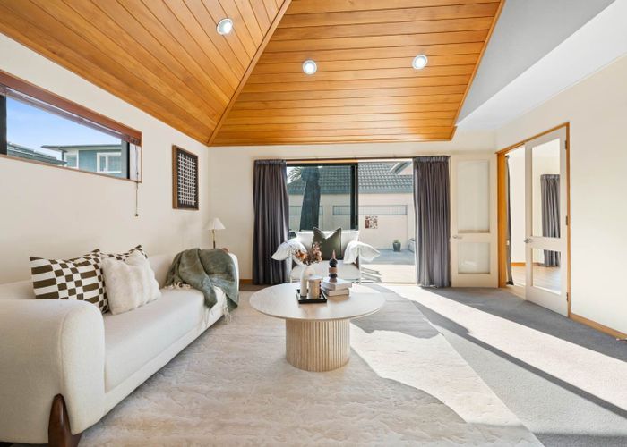  at 2/6 Eastern Beach Road, Eastern Beach, Manukau City, Auckland