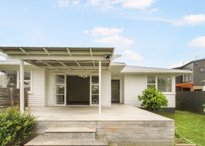  at 3 Clinton Avenue, Te Atatu Peninsula, Auckland