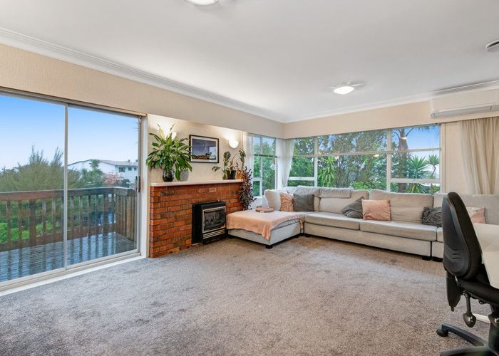  at 1/96 Sunset Road, Unsworth Heights, Auckland