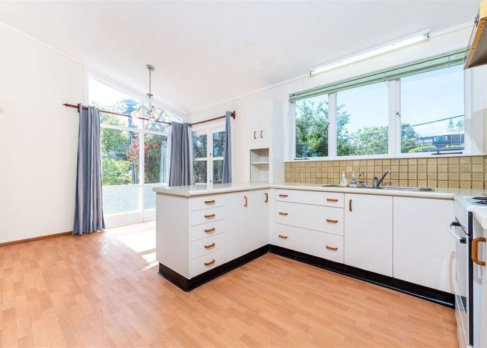  at 41 Sunnyside Road, Sunnyvale, Auckland