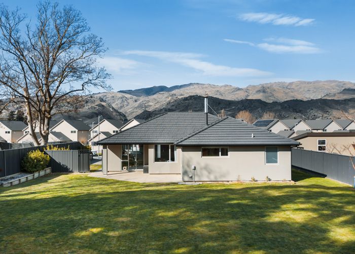  at 20 Perriam Place, Mount Pisa