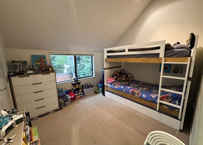  at 2/35 Wairakei Street, Greenlane, Auckland