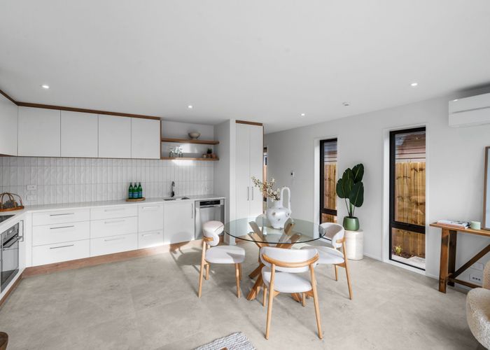  at 17 Webb Street, Merivale, Christchurch City, Canterbury