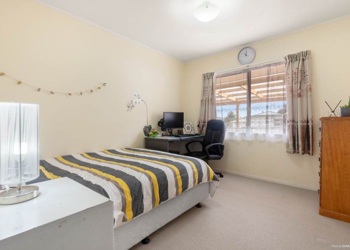  at 1 Chilcott Road, Henderson, Auckland