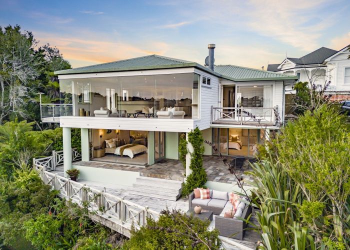  at 30 Fairfax Avenue, Northcote, Auckland