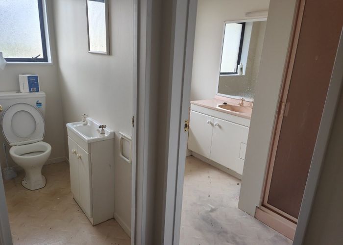  at 2/21 Campbell Road, One Tree Hill, Auckland