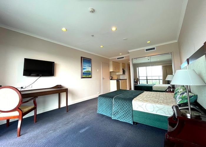  at 17 Byron Avenue, Northcote, North Shore City, Auckland