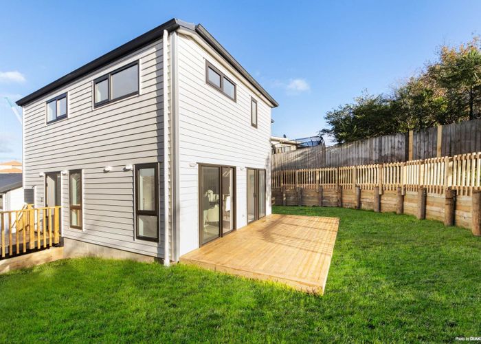  at 16 Millstream Drive, Henderson, Waitakere City, Auckland