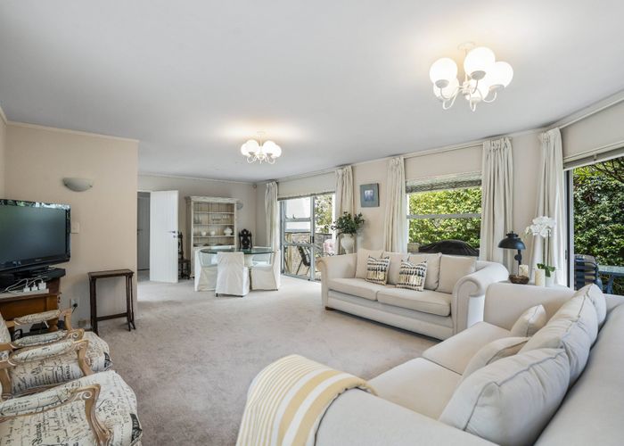  at 2/4 Elizabethan Gardens, Saint Heliers, Auckland City, Auckland