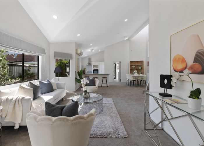  at 2/74 Simmental Crescent, Somerville, Manukau City, Auckland