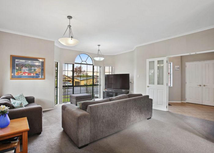  at 5 Hoya Court, Henderson, Waitakere City, Auckland