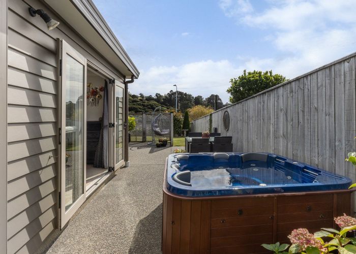  at 31 Staithes Drive North, Whitby, Porirua, Wellington