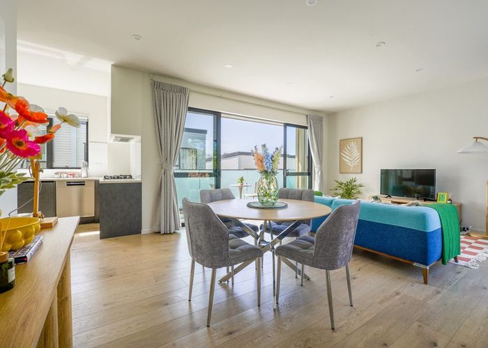  at 2/26 Long Bay Drive, Torbay, North Shore City, Auckland