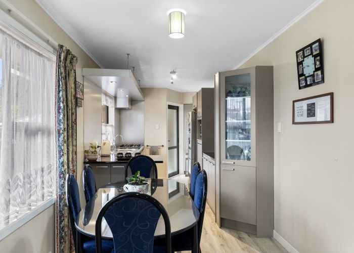  at 14 Holloway Place, Forest Lake, Hamilton