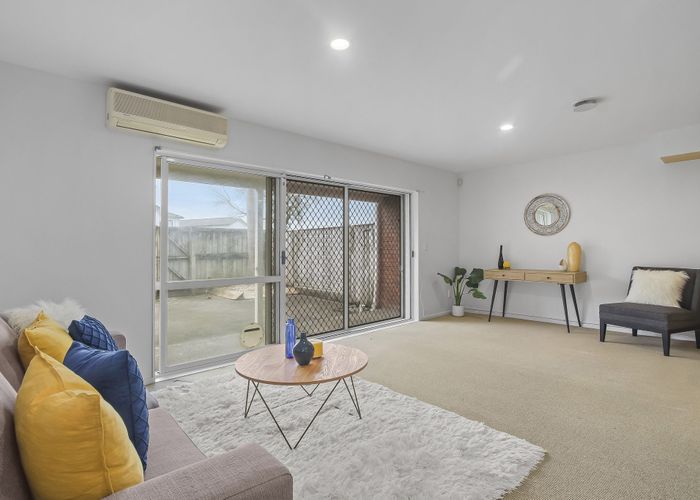  at 2/23 Charlenne Close, Ranui, Waitakere City, Auckland