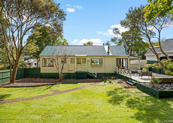  at 56 Holyoake Place, Chatswood, Auckland