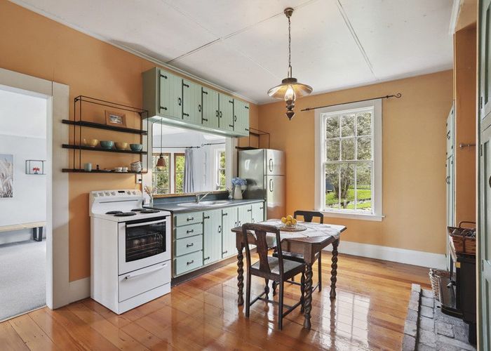  at 44 Grassmere Road, Henderson Valley, Waitakere City, Auckland