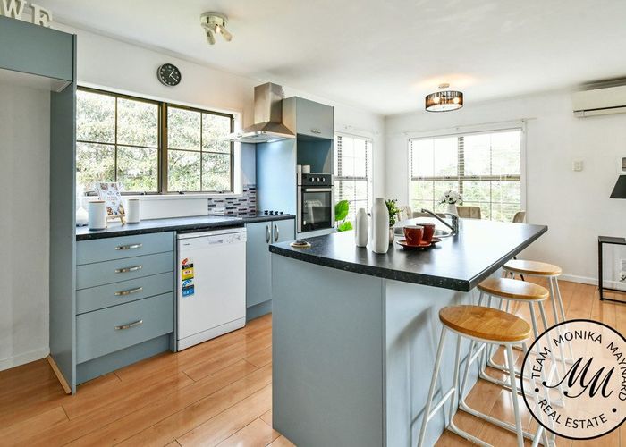  at 17 Palmetto Place, Goodwood Heights, Manukau City, Auckland