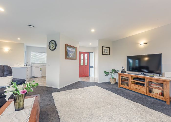  at 7 Maple Crescent, Richmond