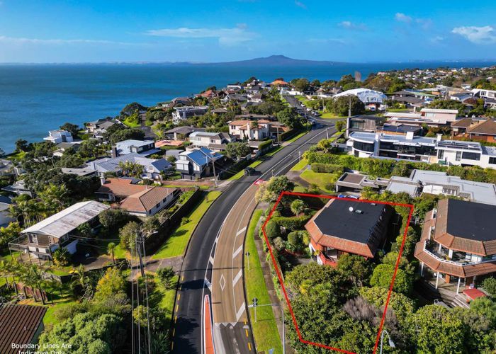  at 1/330 Beach Road, Campbells Bay, Auckland