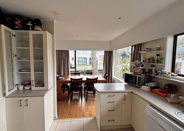  at 221 Forrest Hill Road, Forrest Hill, North Shore City, Auckland