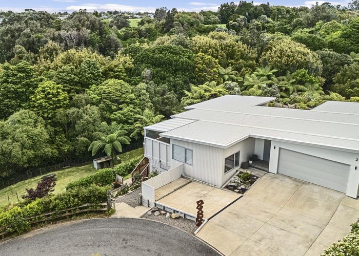  at 2 Fern Lane, Whalers Gate, New Plymouth