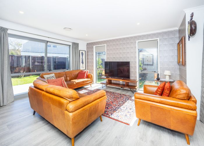  at 5 Kennedy Lane, Hamilton East, Hamilton