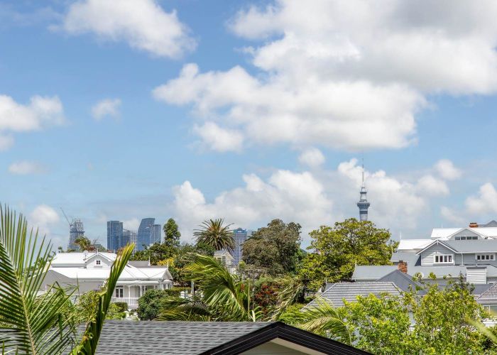  at 3/3 Belle Vue Avenue, Northcote Point, North Shore City, Auckland