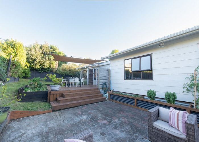  at 1/11 Wally Nola Place, Henderson, Waitakere City, Auckland