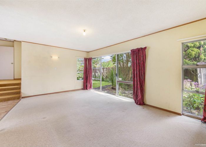  at 1/147 Chivalry Road, Glenfield, Auckland