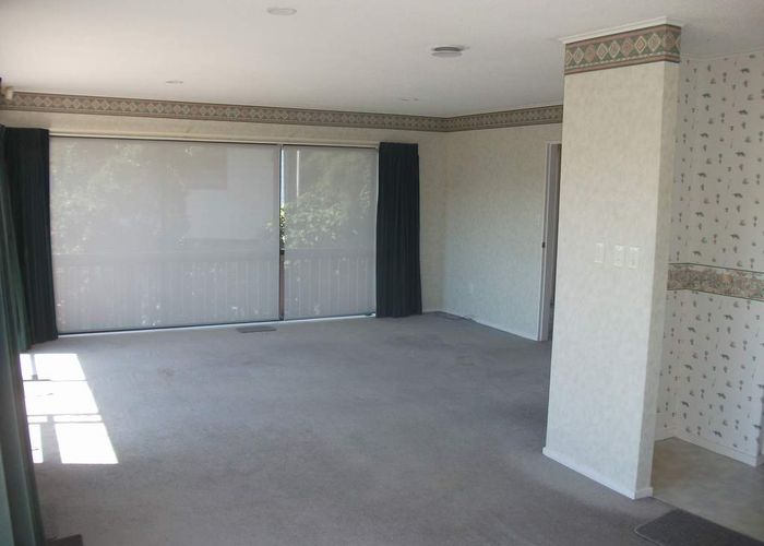  at 70 Mercury Way, Whitby, Porirua