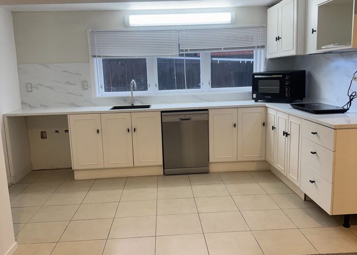  at 51 Bradbury Road, Botany Downs, Manukau City, Auckland