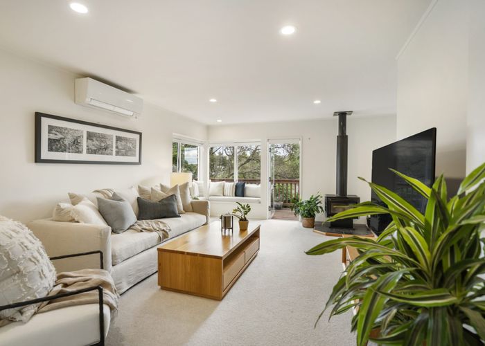  at 2/13 Rodney Road, Northcote Point, Auckland