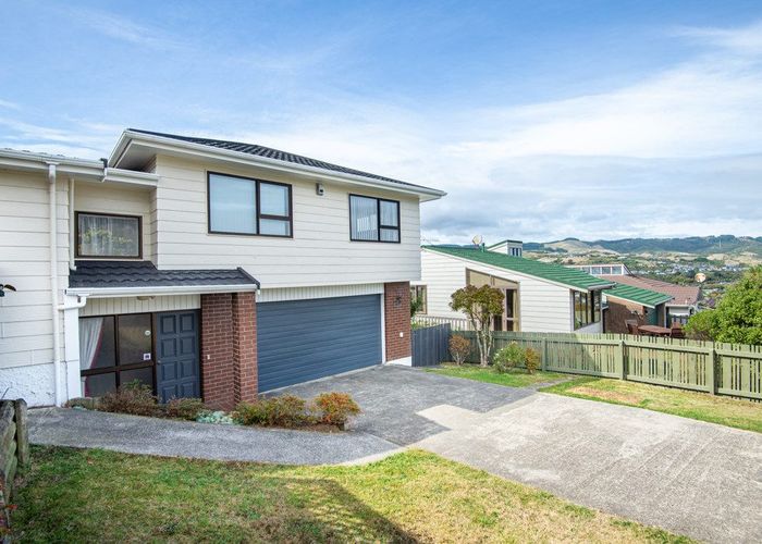  at 80 Victory Crescent, Tawa, Wellington