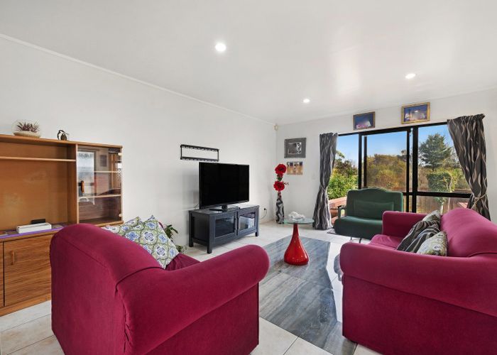  at 2/55 Aviemore Drive, Highland Park, Manukau City, Auckland