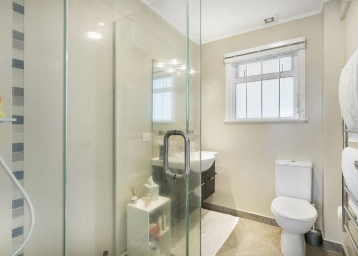  at 2/219 Onewa Road, Birkenhead, Auckland