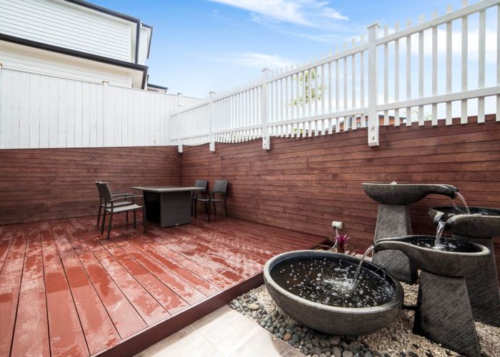  at 17 Para Close, Fairview Heights, Auckland