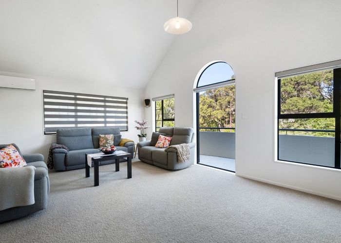  at 7 Emerald Way, Rosedale, North Shore City, Auckland