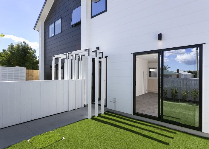  at 1/21 Karamu Street, Te Atatu Peninsula, Auckland