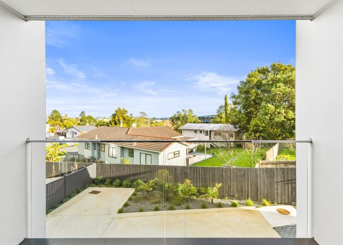  at 10/6 Woodhouse Place, West Harbour, Waitakere City, Auckland