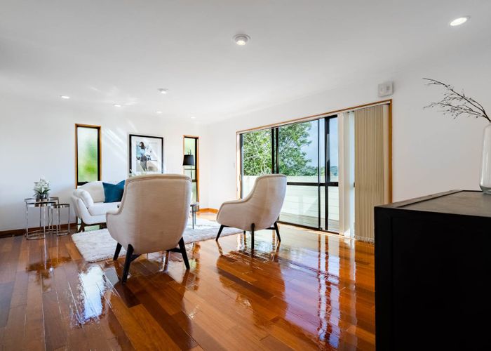  at 2/29 Oaktree Avenue, Browns Bay, Auckland