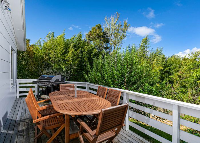  at 2/13 Geoffrey Road, Torbay, Auckland