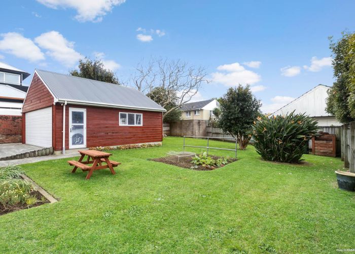  at 1 Hartland Avenue, Glendowie, Auckland