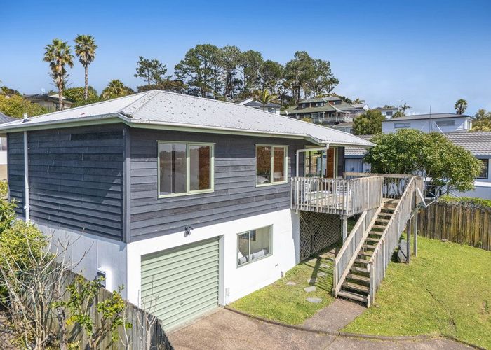  at 1/3 Jumento Place, Unsworth Heights, Auckland