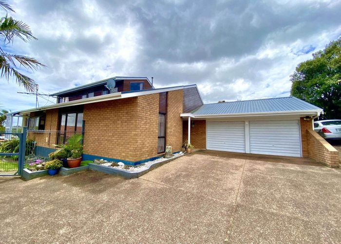  at 74 Redoubt Road, Goodwood Heights, Manukau City, Auckland