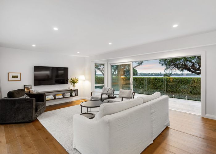  at 21 Heath Avenue, Northcote, North Shore City, Auckland