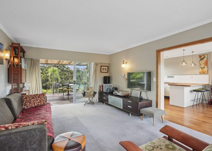  at 10 Rauhuia Crescent, Parau, Waitakere City, Auckland