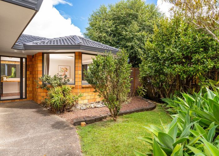  at 6 Pitoitoi Avenue, Greenhithe, North Shore City, Auckland