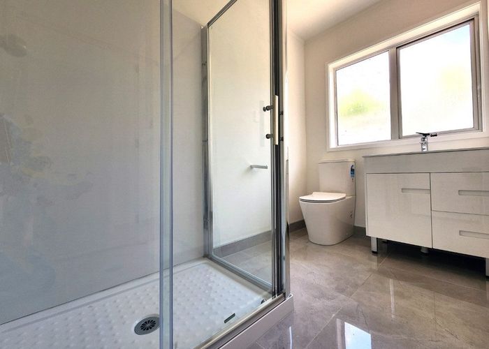  at 8/148 Penrose Road, Mount Wellington, Auckland