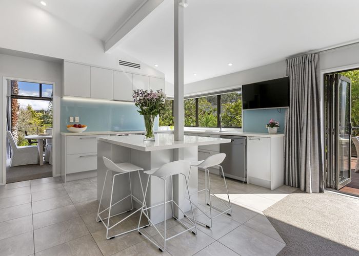  at 9 Crown Hill Close, Forrest Hill, North Shore City, Auckland